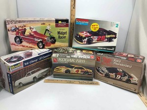 lot 926 image: Car Model Kits