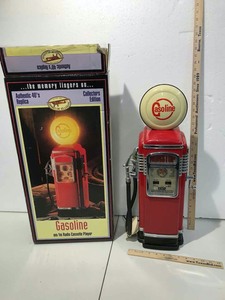 lot 928 image: Electric Radio Gasoline Pump AMFMCassette