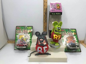 lot 934 image: (4) Rat Fink Collectibles