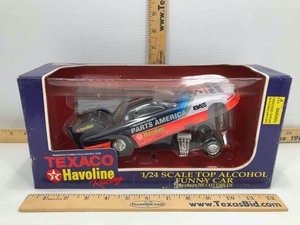 lot 939 image: (1) Die Cast Car Texaco Haveline Racing Top Alcohol Funny Car