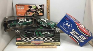 lot 940 image: (5) Asst. Die Cast Cars, Bank, Radio