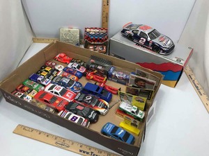 lot 965 image: Assorted Die Cast Cars