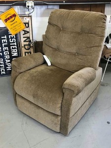 lot 993 image: Electric Lift Chair, Non-Medical Series with Manual (working)