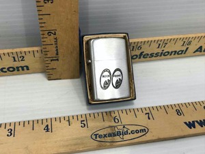 lot 998 image: Vintage Metro Lighter Moon Equipped Moon Eyes with Box