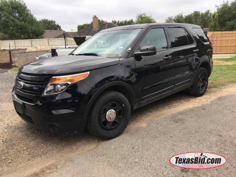 lot 7 image: Police Vehicle  2013 Ford Explorer, odometer shows 93,027.  (vin  1FM5K7AR0DGA26564)