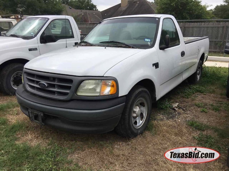 lot 8 image: Truck  2002 Ford F-150 Pickup, odometer reads 93,250.  (vin  1FTRF17W52NA65650)