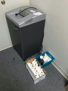 lot 88 image: Commercial Paper Shredder  SEM Shreddsdr, Model 226P wsupplies