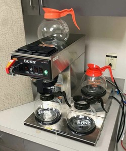 lot 94 image: Bunn Commercial Coffee Brewer, CW Series, Mod. CWTF15, 3L PF, includes (4) Caraffes, 3 lower burners