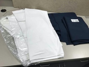 lot 109 image: (6) Commercial Table Cloths, two blue, four white
