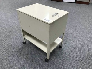 lot 125 image: Metal Rolling File Cart