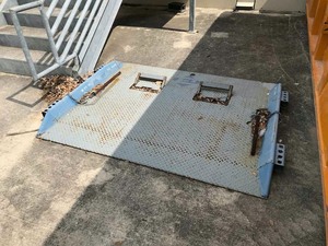 lot 4 image: Steel Loading Ramp, 15,000 Capacity