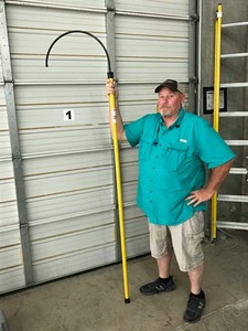 lot 6 image: Hot Stick, Fiberglass, Mod. 24401 7 Ft.