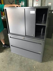lot 22 image: Hon Two Part Stacking Cabinet & File (grey, keys)