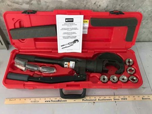 lot 117 image: Brundy Heavy. Duty Crimper Model Y750HSXT with Case & Dies