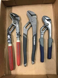 lot 133 image: Husky & Kobalt Slip Joint Pliers