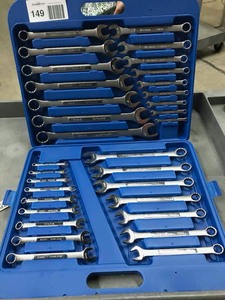 lot 149 image: Westward Combination Wrench Set SAE, Metric (case damaged)
