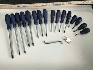 lot 152 image: Westward Phillip Head Screw Drivers