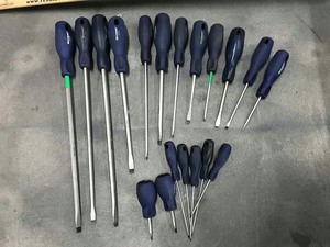 lot 153 image: Westward StandardSlotted Screwdrivers