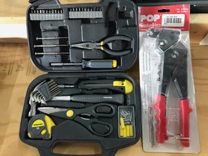 lot 208 image: Pop Rivet Gun, Workforce Tool Box