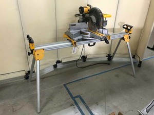 lot 258 image: DeWalt 12 inch Double Bevel Compound Mitre Saw Mod. DW718 with Stand DW723