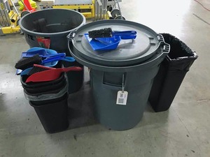 lot 280 image: Waste Recepticals and Dust Pans