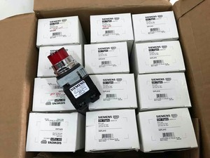 lot 303 image: Siemens Oil Tight Pilot Light (12)