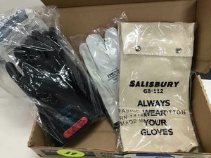 lot 316 image: Salisbury Linemans Glove Kit Class O, Cat. GK01B-10