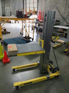 lot 377 image: Sumner 2412 12 Foot Contractor Lift (450 LB Cap)