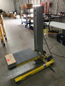 lot 378 image: Sumner 2412 12 Foot Contractor Lift (450 LB Cap)