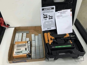 lot 443 image: Bostitch Pneumatic Mod. SE1838 Brad Nailer Stapler