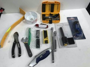 lot 457 image: Driver Bits, Tubing Cutter, Hole Saw, 38 Extension