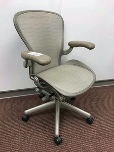 lot 511 image: Herman Miller Chair, Model AE123AWB (2 dot, size B, medium)