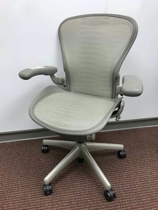 lot 513 image: Herman Miller Chair, Model AE123AWB (2 dot, size B, medium)