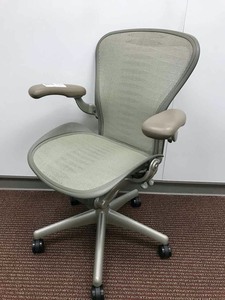 lot 514 image: Herman Miller Chair, Model AE123AWB (2 dot, size B, medium)