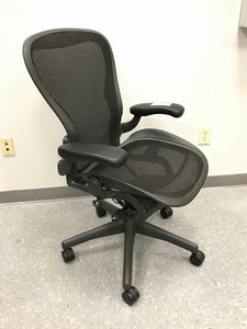 lot 523 image: Herman Miller Chair, AE211PWCN2G1BBBKD20, Aeron (3 dot, size C, large)