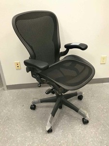 lot 524 image: Herman Miller Chair, AE211PWCN2G1BBBKD20, Aeron (3 dot, size C, large)
