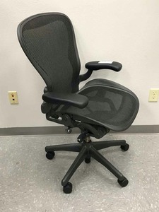 lot 525 image: Herman Miller Chair, AE211PWCN2G1BBBKD20, Aeron (3 dot, size C, large)