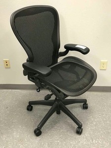lot 526 image: Herman Miller Chair, AE211PWCN2G1BBBKD20, Aeron (3 dot, size C, large)
