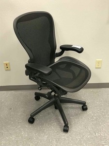 lot 527 image: Herman Miller Chair, AE211PWCN2G1BBBKD20, Aeron (3 dot, size C, large)