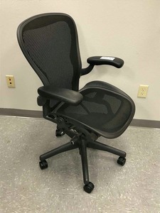 lot 528 image: Herman Miller Chair, AE211PWCN2G1BBBKD20, Aeron (3 dot, size C, large)