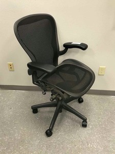 lot 529 image: Herman Miller Chair, AE211PWCN2G1BBBKD20, Aeron (3 dot, size C, large)