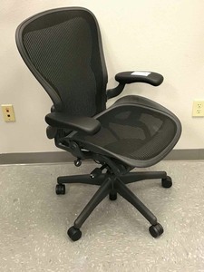 lot 530 image: Herman Miller Chair, AE211PWCN2G1BBBKD20, Aeron (3 dot, size C, large)