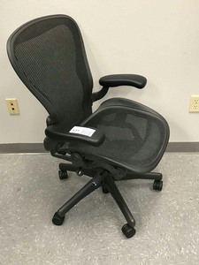 lot 531 image: Herman Miller Chair, AE211PWCN2G1BBBKD20, Aeron (3 dot, size C, large)