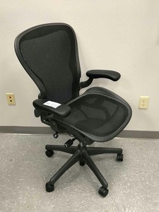 lot 532 image: Herman Miller Chair, AE211PWCN2G1BBBKD20, Aeron (3 dot, size C, large)