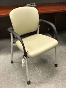 lot 563 image: Hon Guest Chair, Mod. HOG6 on casters