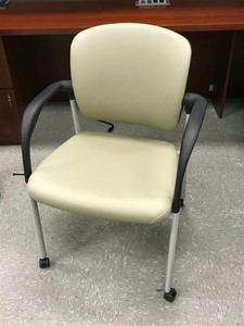 lot 565 image: Hon Guest Chair, Mod. HOG6 on casters