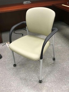 lot 566 image: Hon Guest Chair, Mod. HOG6 on casters