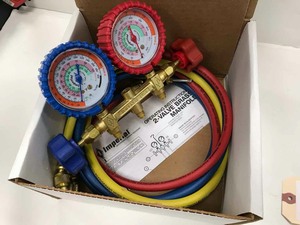 lot 572 image: Imperial 2-Valve Manifold whoses, Mod. 421C