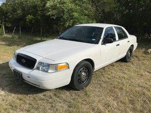 lot 587 image: 2009 Ford Crown Vic (Police Interceptor)(2FAHP71VX9X126663)