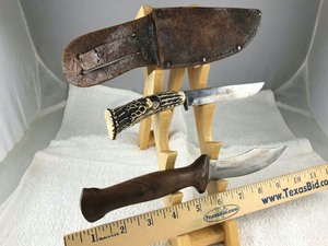 lot 736 image: (2) Knives  Fixed Blade